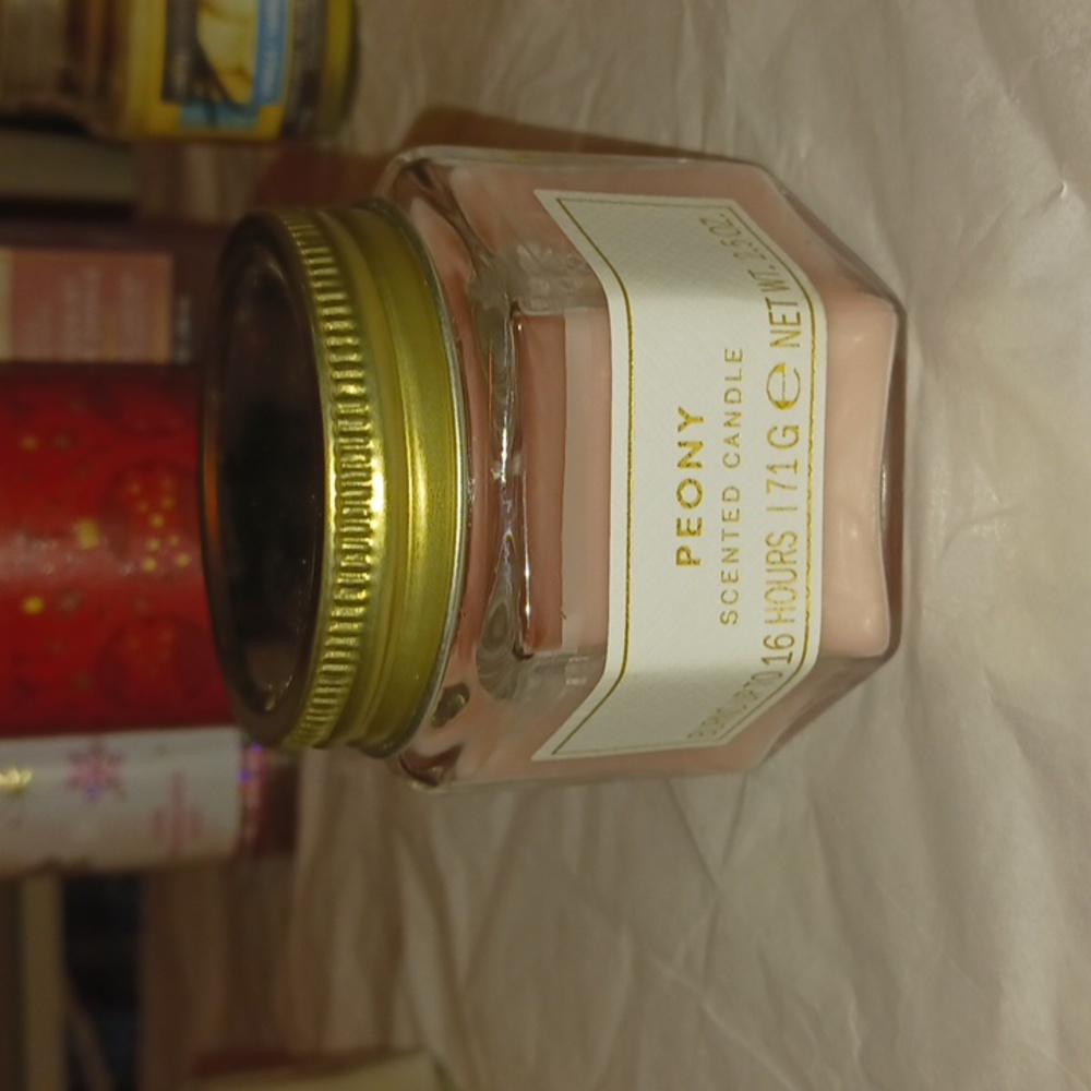 Peony scented candle